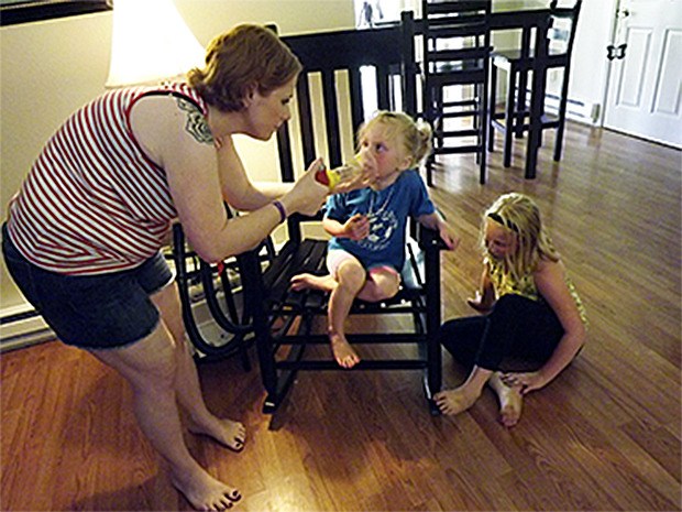 Mom Cortney Olsen helps daughter Kaidynce