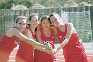 First place girls 4 x 800m relay team